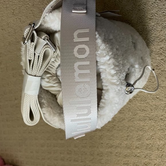 Lululemon Lunar New Year Fleece Bucket Bag - Picture 6 of 6